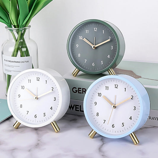 Nordic Retro Analog Desk Clock – Silent Bedside Alarm with Backlight
