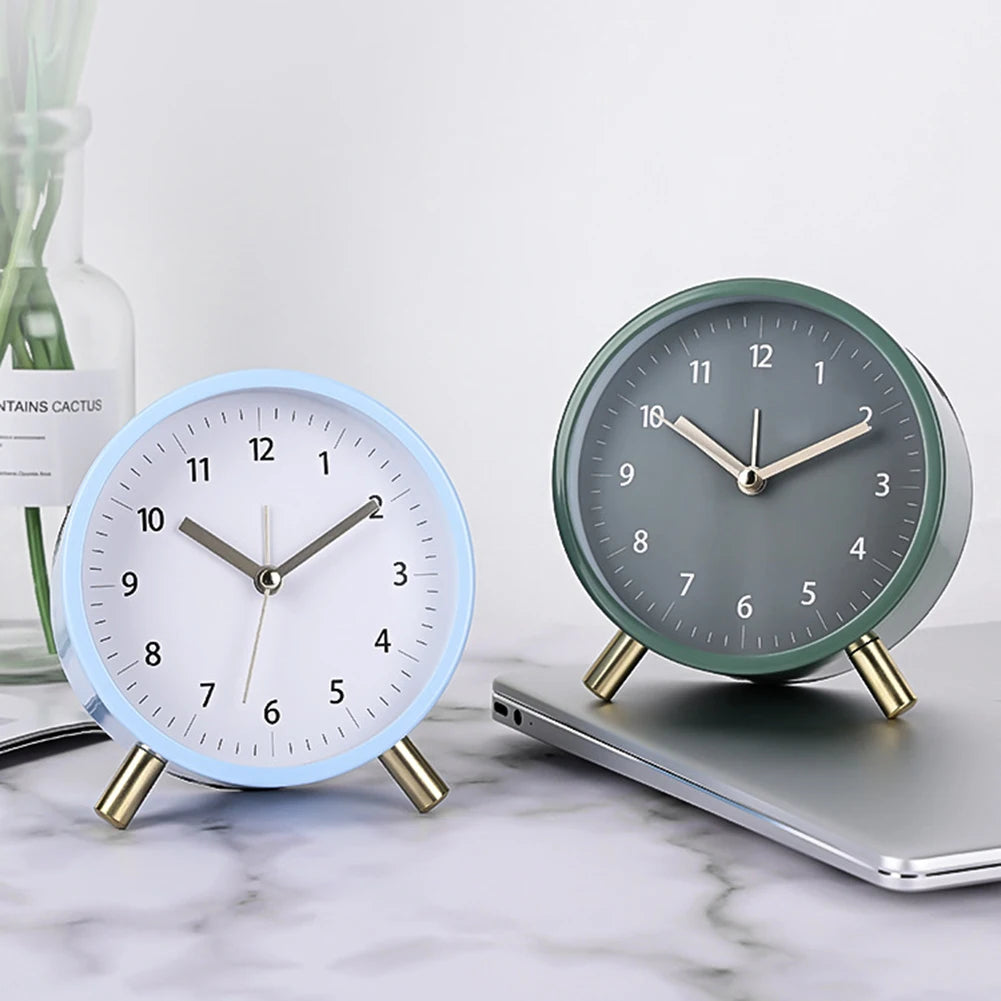 Nordic Retro Analog Desk Clock – Silent Bedside Alarm with Backlight