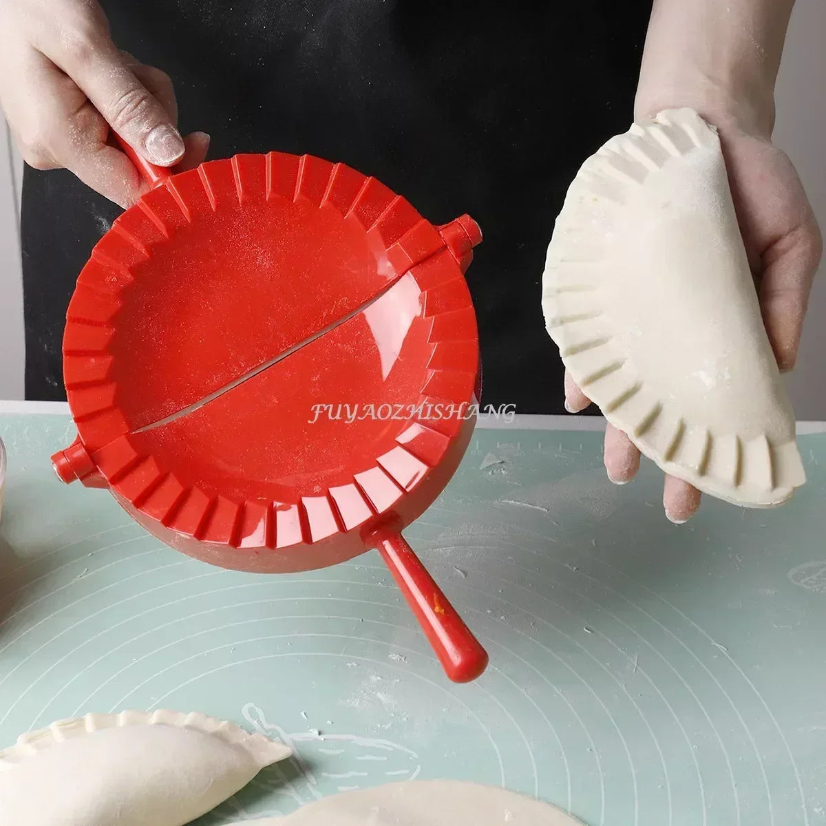 Plastic Dumpling Maker – Hand Dough Press & DIY Ravioli Mold for Easy Pastry Prep