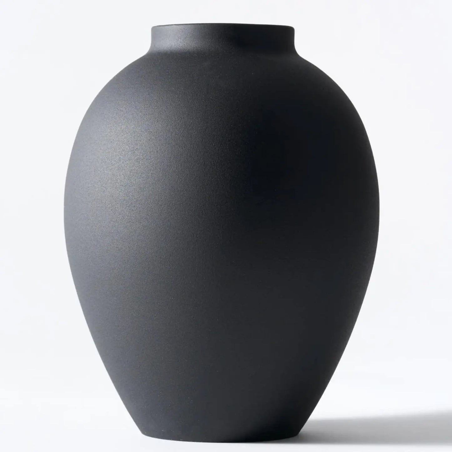 Black Large Round Vase – Rustic Iron Pottery‑Look Decorative Vase for Modern Farmhouse & Home Centerpieces
