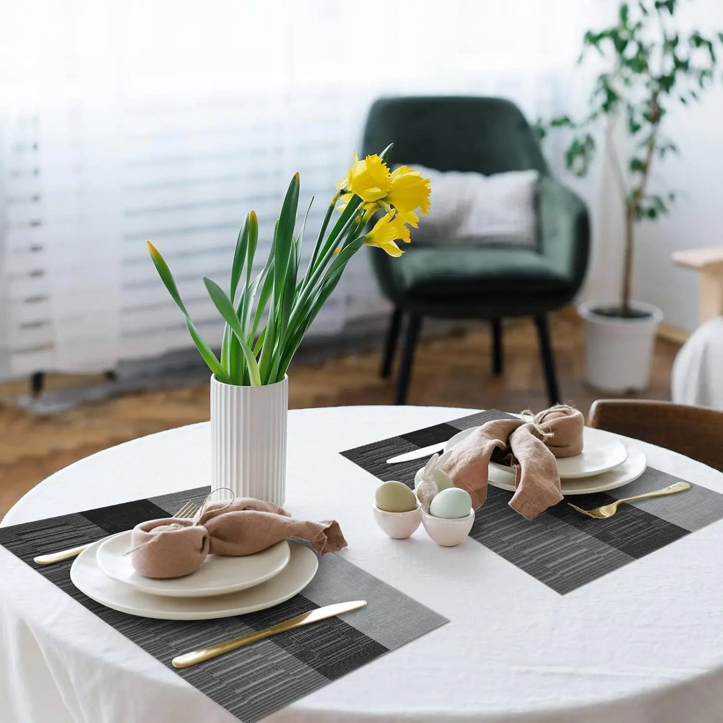Set of 4 Heat-Resistant Washable Place Mats, Non-Slip Vinyl Woven Table Mats for Kitchen Dining Indoor Outdoor Decoration